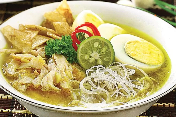 Soto Ayam Pak Ali: Rasa yang Menggigit Jiwa di Tepi Jalan Martadinata